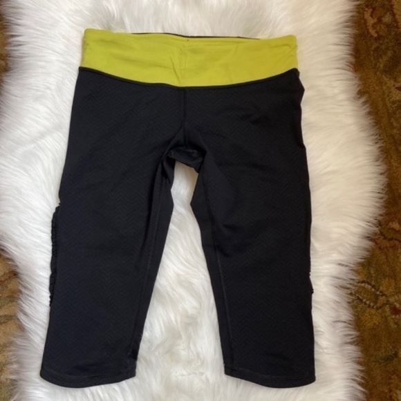Lululemon Run Fast and Free Women's Athletic Capri Leggings. - Picture 6 of 9